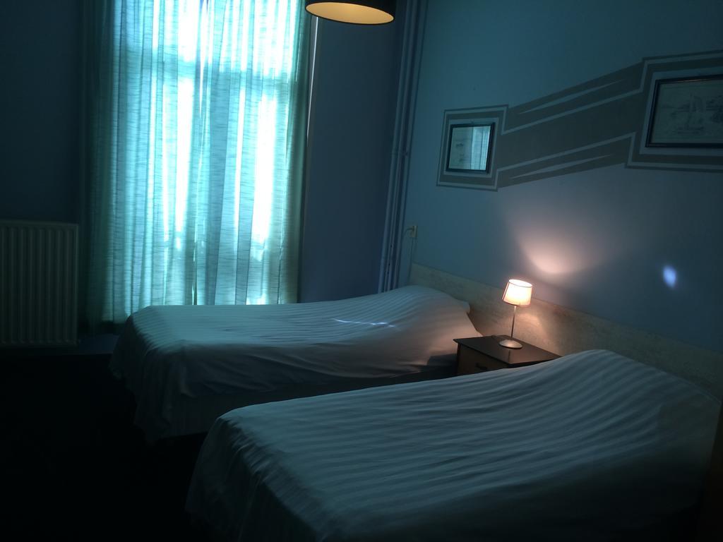 Hotel De Blauwe Vogel ベルヘン・オプ・ゾーム エクステリア 写真